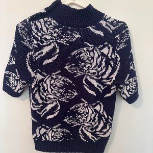 Short sleeve blue and white sweater